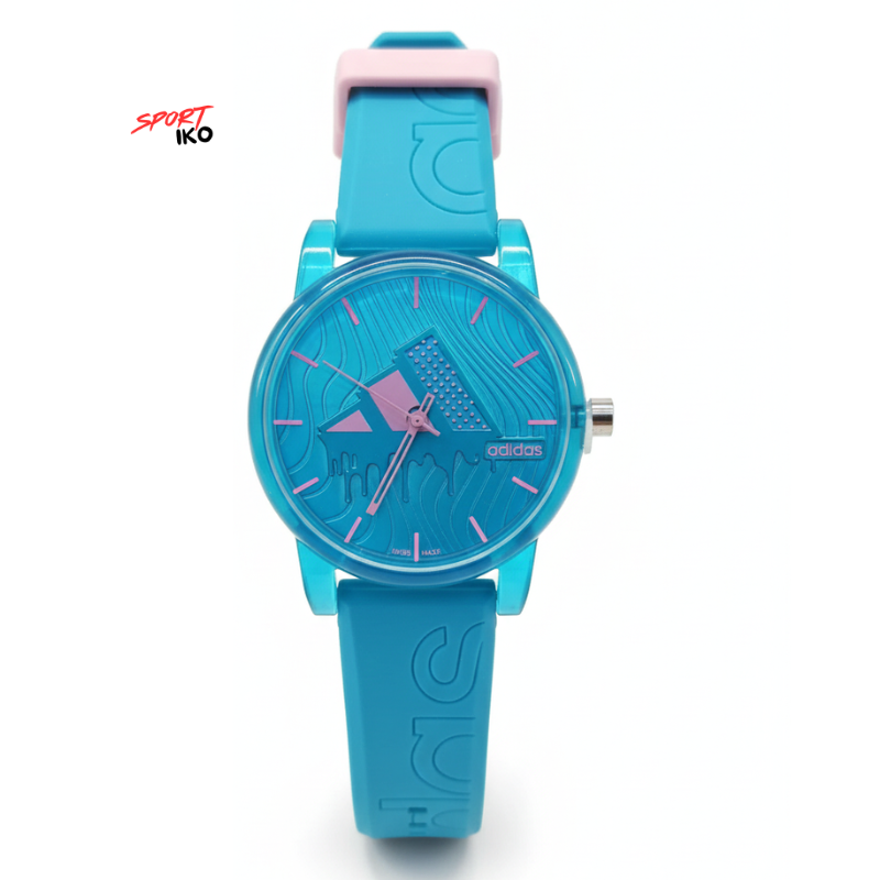 Adidas: L'Audace du Design "Drip" bleu ciel avec boucle ardillon en acier inoxydable et passant rose contrasté.